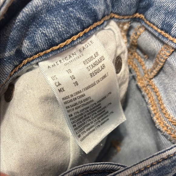 Women's American Eagle Jeans - Picture 2 of 3